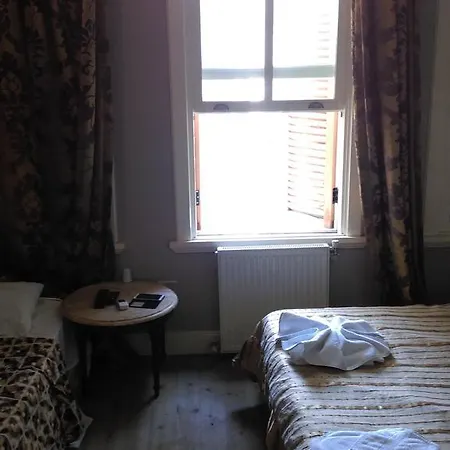 Eagles Budget Bed & Breakfast 3*