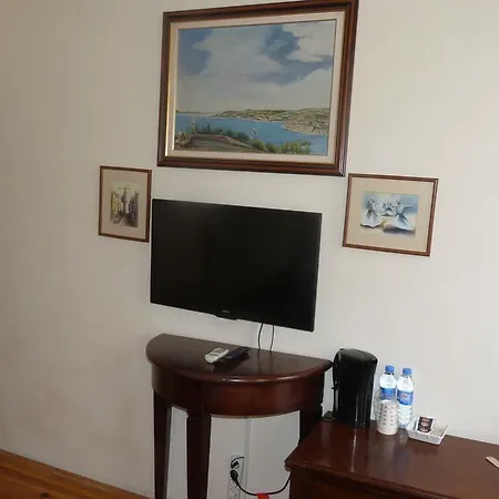 Eagles Budget Bed & Breakfast 3*