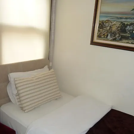 Eagles Budget Bed and breakfast Estambul